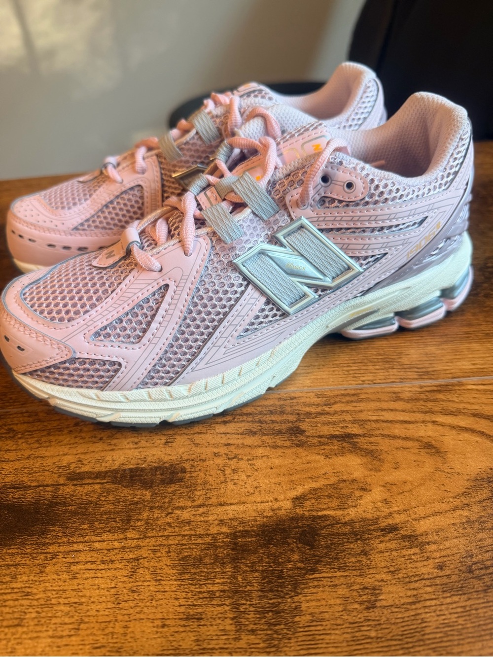 New Balance Kids Pink Mesh Athletic Sneakers 4.5Y/6W
